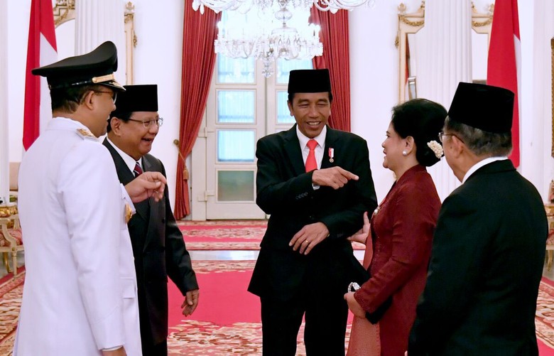 Canda Jokowi, JK dan Prabowo dari Berbaris Anies-Sandi hingga Peci Canda Jokowi, JK dan Prabowo dari Berbaris Anies-Sandi hingga Peci
