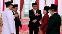 Sesekali mereka tertawa saat berbincang. Pool/Biro Setpres.