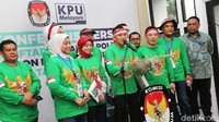 Abdul datang ditemani Wasekjen Lukman Edi serta beberapa kader, seperti Krisna Mukti dan Arzeti Bilbina.