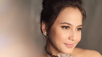 Ia terlihat cantik dengan makeup natural. Dok. Instagram/pevpearce