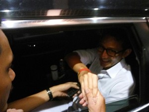 Dikawal Dishub DKI, Sandiaga Tinggalkan Balai Kota