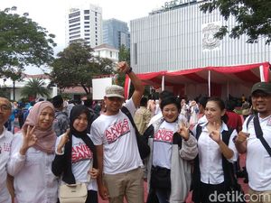 Foto: Pendukung Anies-Sandi Mulai Datang ke Balai Kota