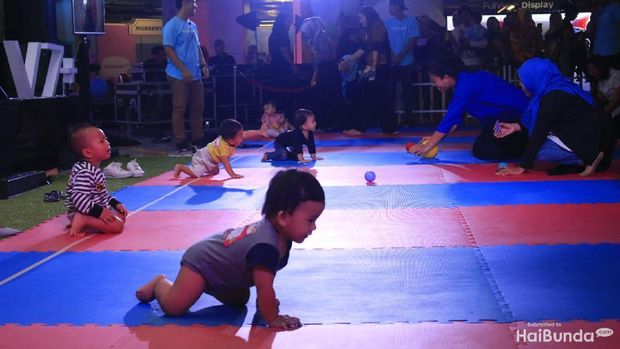 Lomba Bayi Merangkak Festival Bunda Happy