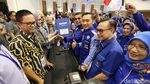 Badut Lucu Iringi Partai Demokrat Daftar Pemilu