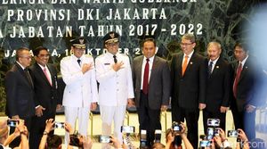 Salam Tiga Jari Khas Anies-Sandi Usai Sertijab