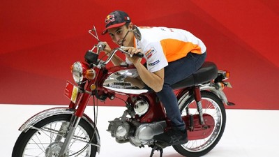 Marquez Ngebut di Atas Motor 90cc