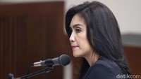Rieke mengatakan atas kebijakan yang menyeleweng, 30 pekerja menyatakan mundur dari jabatan. Namun oleh RJ Lino pernyataan itu dianggap mengundurkan diri.