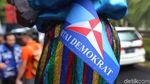 Badut Lucu Iringi Partai Demokrat Daftar Pemilu