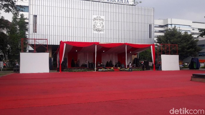 2 Layar Besar dan Kacamata Virtual Reality Disiapkan di Balai Kota