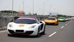 Para Pecinta McLaren Jajal Tol Surabaya