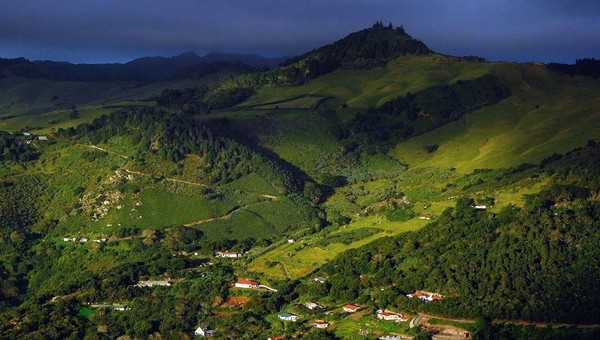 Sebelumnya, jika traveler ke sana hanya dapat mengaksesnya dengan kapal. Perjalanannya pun memakan waktu hampir seminggu di atas kapal yang dari Cape Town, Afrika Selatan menuju ke St Helena (Dok. CNN Travel) Sebelumnya, jika traveler ke sana hanya dapat mengaksesnya dengan kapal. Perjalanannya pun memakan waktu hampir seminggu di atas kapal yang dari Cape Town, Afrika Selatan menuju ke St Helena (Dok. CNN Travel)