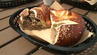 Uniknya Pretzels dengan Isian Daging Sapi Italia hingga Cake Ulang Tahun!