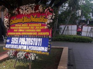 Foto: Bunga untuk Anies-Sandi di Balai Kota, Ada dari Menteri Susi
