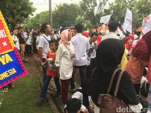 Warga Datangi Selamatan Anies-Sandi, Jalan Depan Balkot Ditutup