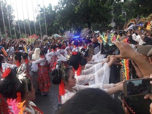 Tanjidor dan Tari Lenggok Meriahkan Kedatangan Anies-Sandi