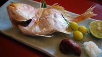 Sea bream (tai) dikaitkan dengan keberuntungan dan perayaan. Sehingga banyak disajikan pada pesta pernikahan atau acara lainnya. Ikan enak dijadikan sashimi dan grill.