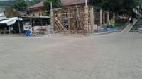 PLT Kasatpol PP Lebak Dedi Supratnawiyata menceritakan pemilik bangunan adalah warga Ciboleger Barat bernama Agus, RT 03 RW 001 Desa Bojong Menteng, Leuwidamar.