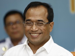 Menhub Buka-bukaan Soal Taksi Online