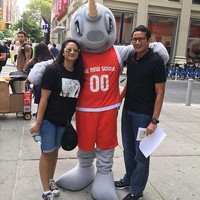 Polo shirt, jeans dan sneakers selalu jadi andalan Sandi saat bergaya kasual. Foto: Dok. Instagram