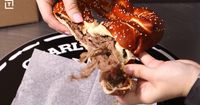 Meski Kecil, Gerai Pretzel Ini Bisa Produksi 5 Juta Pretzel Buatan Tangan