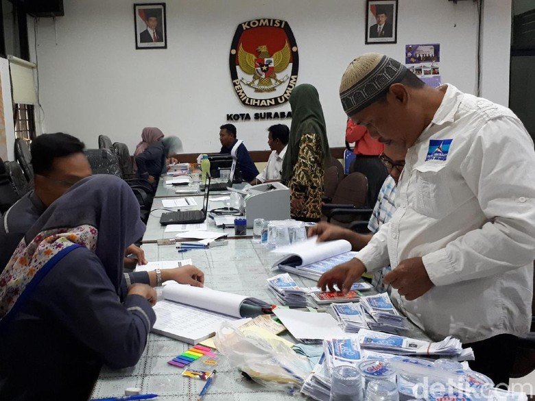 Sudah 13 Parpol Terdaftar di KPU Kota Surabaya Sudah 13 Parpol Terdaftar di KPU Kota Surabaya