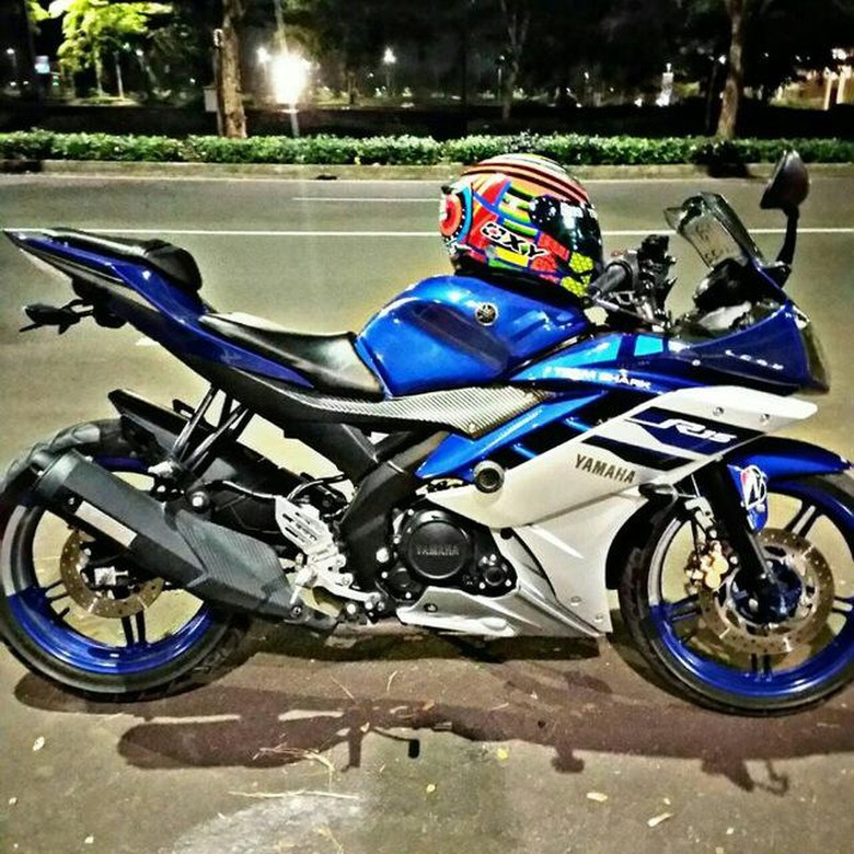 Racing Blue Yamaha R15 Bergaya R6