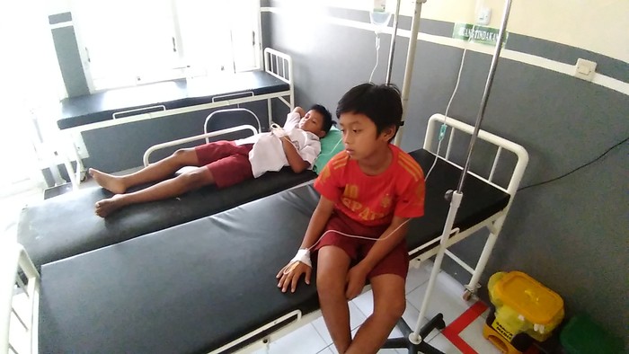 Diduga Keracunan, 12 Pelajar SD di Kediri Dilarikan ke Puskesmas