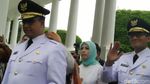 Foto: Momen Istri Anies Rapikan Kerah Baju Sang Suami
