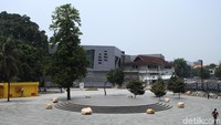 Ini dia salah satu hasil renovasi yang telah selesai dikerjakan. Plaza Teater tampak rapi dan indah.