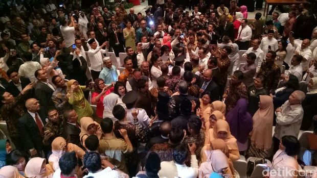 Live Report: Anies-Sandi Resmi Pimpin Jakarta
