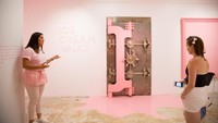 Museum of Ice Cream di SF jadi yang terbesar dibanding lokasi lain. Kabarnya tiket masuk museum ini terjual habis dalam 18 menit saja. Foto: Business Insider