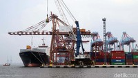 Direktur Utama PT Pelabuhan Indonesia II (Persero) Elvyn G. Masassya mengatakan waktu tunggu petikemas di pelabuhan atau dwelling time sudah kurang dari 3 hari. Pasalnya, kapal-kapal yang tiba di pelabuhan tak lagi menggunakan dokumen fisik dalam proses pengeluaran barang.