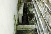 Toilet di belakang rumah yang sederhana (Randy/detikTravel)
