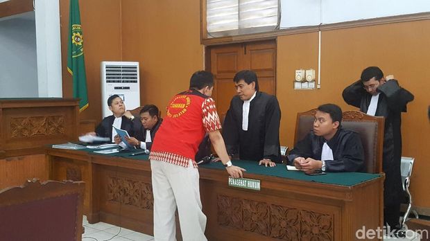  Gatot Brajamusti di Pengadilan Negeri Jaksel, Selasa (17/10/2017)