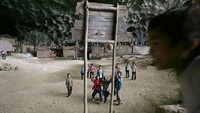 Ada pula lapangan basket, yang digunakan untuk arena bermain anak-anak. Foto: pulsk.com