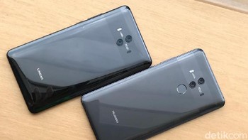 Bagian belakangnya berbodi kaca. (Foto: detikINET/Adi Fida Rahman)