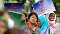 Massa menamana diri mereka Aliansi Korban Reklamasi (AKAR).