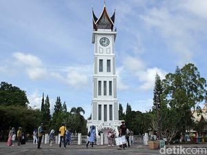 Foto: Kembaran Big Ben di Bukittinggi