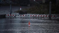Sedikitnya 130 penerbangan dari Bandara Dublin, ibu kota Irlandia, dibatalkan karena cuaca buruk. Foto: REUTERS/Clodagh Kilcoyne