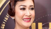Di tengah masalah keluarganya, Nafa Urbach masih tetap tegar. Foto: Noel/detikHOT