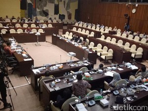 Rapat dengan KPU-Bawaslu, Komisi II Kaji Penambahan Dapil Pemilu