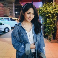 Dinda Kirana meski usianya tergolong belia namun ia telah membintangi hampir 70 judul FTV. Artis cantik kelahiran Tasikmalaya, 22 tahun lalu itu dikenal luas setelah membintangi sinetron Kepompong. Foto: Instagram