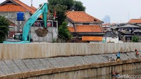 Paket 1 itu adalah ruasnya dari Pintu Air Manggarai sampai jembatan Kampung Melayu. Paket 2, jembatan Kampung Melayu sampai Jembatan Kalibata. Paket 3, Kalibata sampai jembatan besi, jembatan Belanda itu Condet. Paket 4, Condet sampai jembatan TB Simatupang.