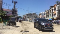 Jokowi mengatakan, dirinya sengaja mengecek langsung jalanan di Kota Medan. Pasalnya dia banyak mendapat masukan buruknya jalanan di pusat kota Ibu Kota Provinsi Sumatera Utara tersebut. Saya mendapat keluhan banyak sekali. Mengenai jalan rusak itu. Oleh sebab itu pagi-pagi saya lihat beberapa lokasi, kata Jokowi pada 14 Oktober 2017.