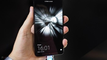 Ponsel ini dinamakan Porsche Design Huawei Mate 10. Foto: Pocket Lint