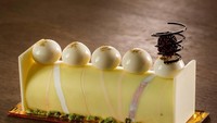 Yang ini bukan lemon cake pistachio sungguhan lho! Leib tetap membuatnya dari kaca karena terinspirasi karya pastry chef kenamaan dunia.