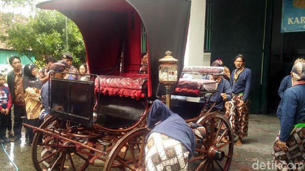 Kereta Kanjeng Manik Retno turut dijamas