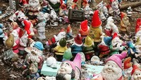 Gnomesville, adalah tempat bagi patung-patung gnome. Bukan puluhan, tapi 7000 gnome ada di tempat ini. Gnome akan dikelompokkan ke berbagai kategori atau perkerjaan. Gemas (@lachlandurie/Instagram)