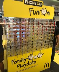 McDonald's Pasang Loker Ponsel Agar Orang Bisa Ngobrol Saat Makan Bersama