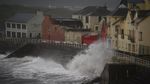 Foto: Amukan Badai Ophelia di Irlandia yang Tewaskan 3 Orang